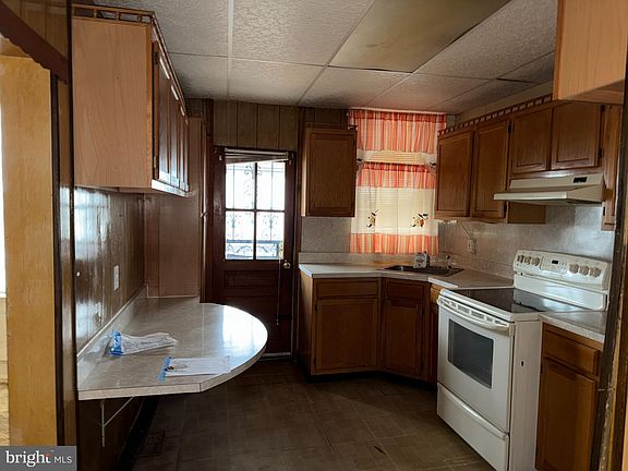4th image of 705 N Edgewood St