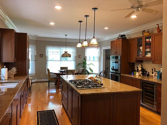 3rd image of 135 Westmoreland St