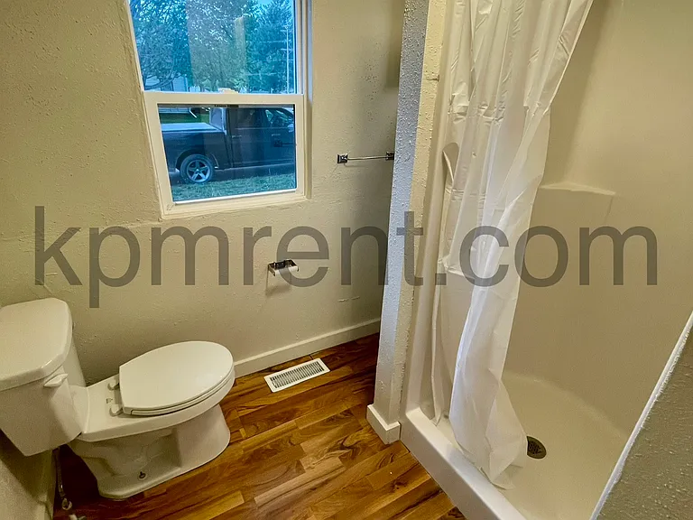 303 Chestnut St — Photo 8