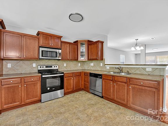 3rd image of 14434 Lake Crossing Dr