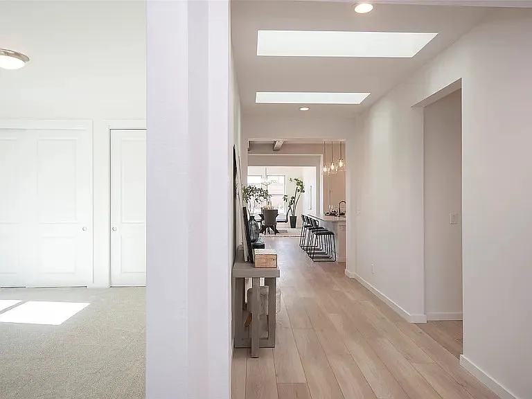 4 bed, 2300 sqft, $4,200 — Photo 2