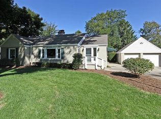 154 Brookhill Rd, Libertyville, IL 60048