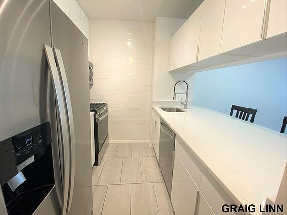 5th image of 350 W 50th St #3UU