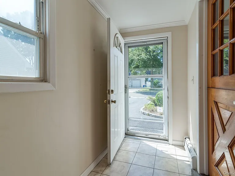 27 Collins Rd — Photo 4