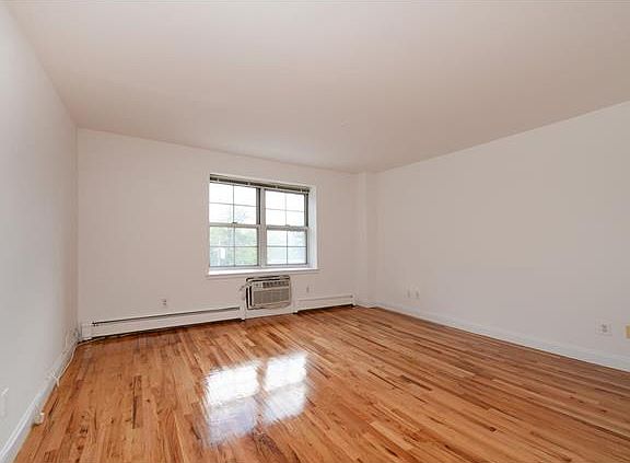 5th image of 3401 Riverdale Ave