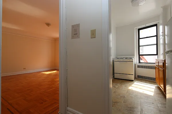 Rented by Velsor Realty | media 9