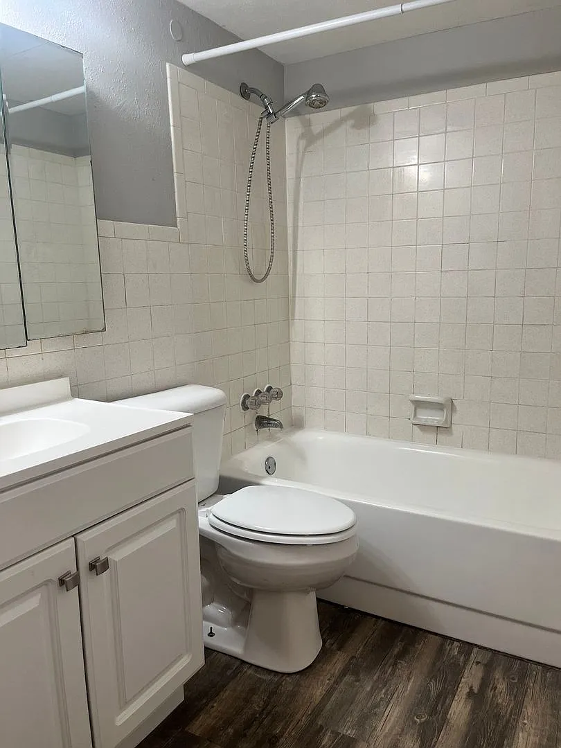 Freshly updated 3 Bedroom Home with a Garage and Fenced in Backyard. — Photo 4