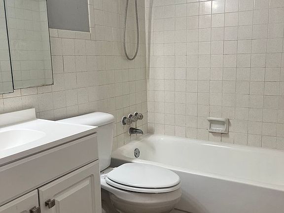 4th image of 810 Jacobs Ln