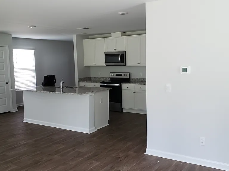435 Coconut Dr — Photo 3