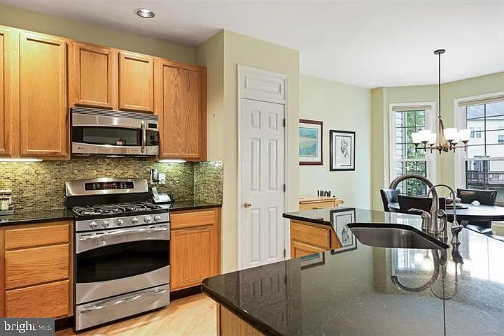 412 E Oakmeade Dr — Photo 8