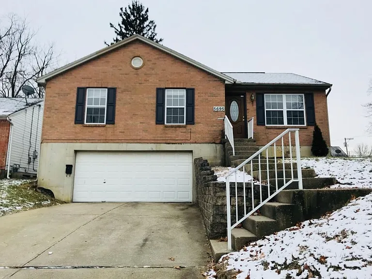 5695 Victoryview Ln — Photo 1