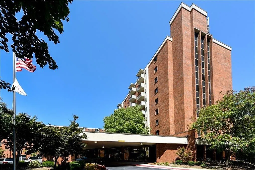 300 Johnson Ferry Rd — Photo 1