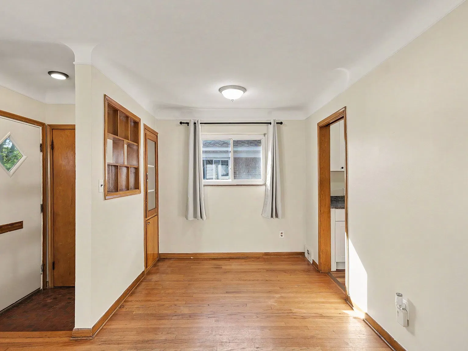 3 bed, 1.5 bath, 1066 sqft, $1,800 — Photo 3