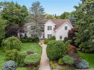 4 Middle Rd, White Plains, NY 10605