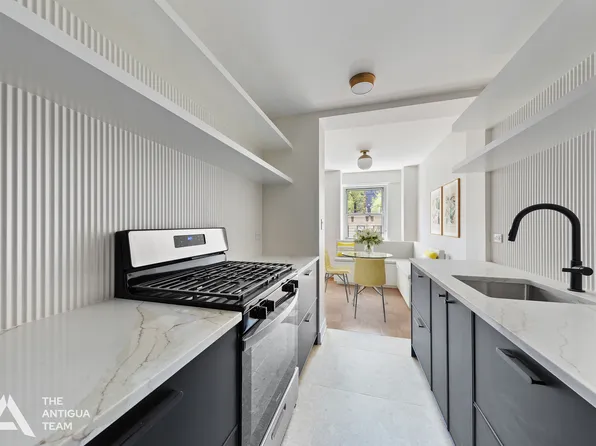 211 East 53rd Street image 1 of 12