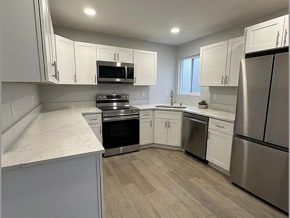 4th image of 4228 Oakridge Dr