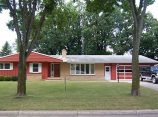 1229 N Burlington Ave, Fergus Falls, MN 56537
