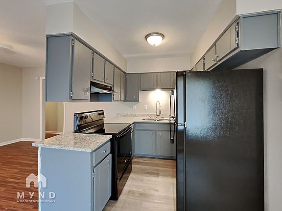 5th image of 3070 Forest Glen Dr