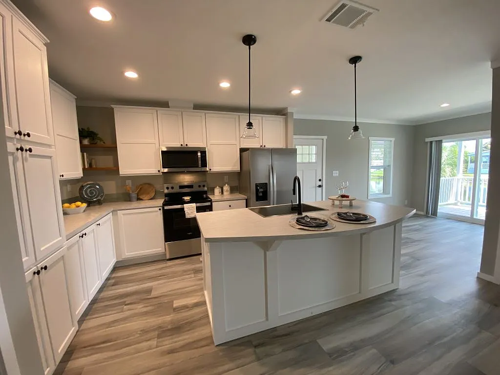 3 bed, 2.0 bath, 1564 sqft, $2,299 — Photo 2