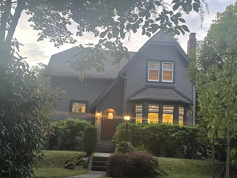 407 Saint George St — Photo 30