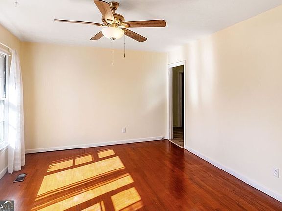5th image of 704 Lausanne Dr