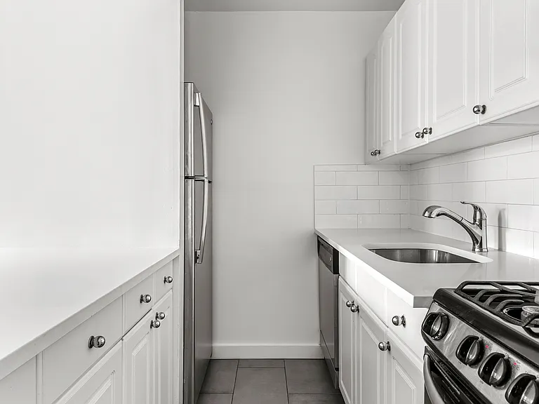 54 W 88th St #6 — Photo 3