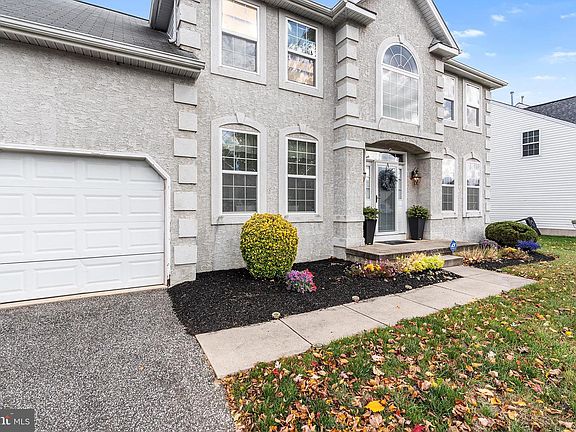 3rd image of 19 Howard St