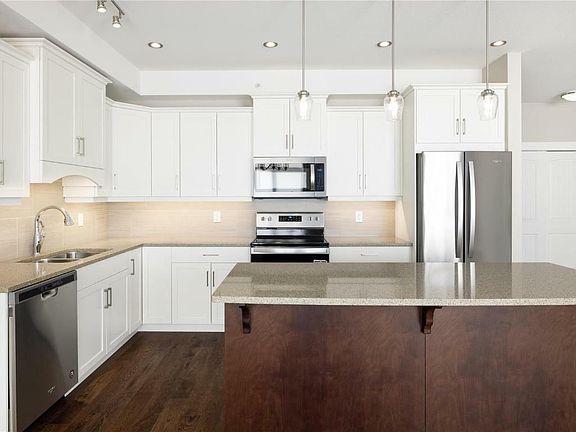 3rd image of 1165 Sutherland Ave #403