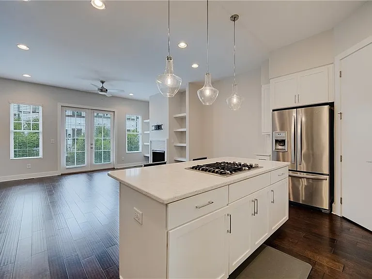 733 Taylor Ct NE — Photo 5