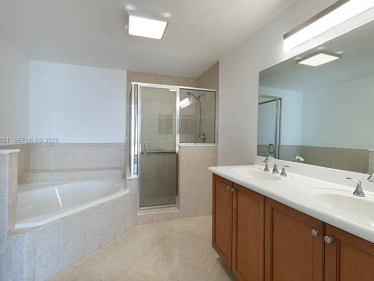 8395 SW 73rd Ave #602 — Photo 21