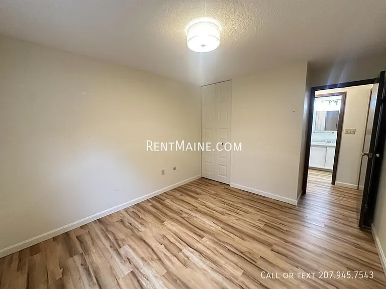 27G Longrale Park — Photo 11