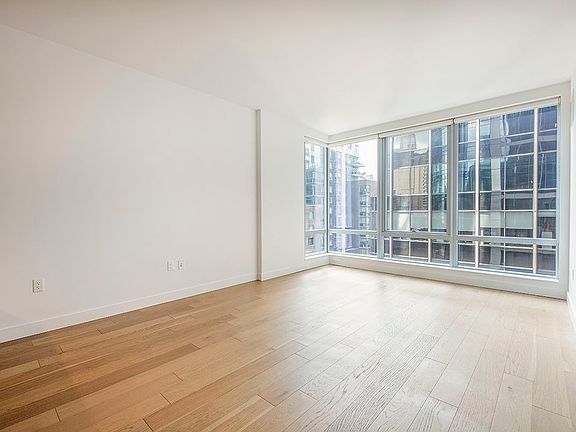 3rd image of 225 E 39th St APT 12E