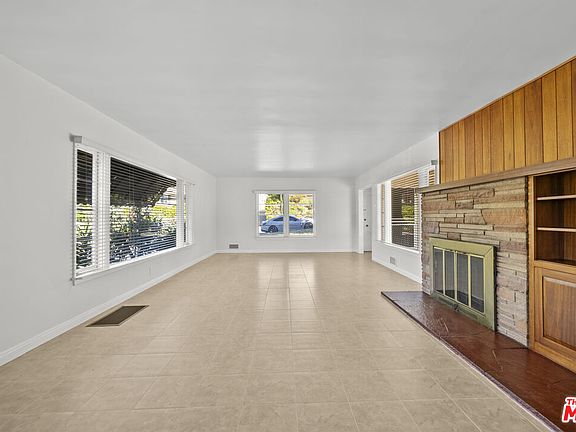 3rd image of 100 E Kenneth Rd