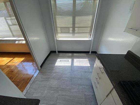 3rd image of 195-15 67th Ave