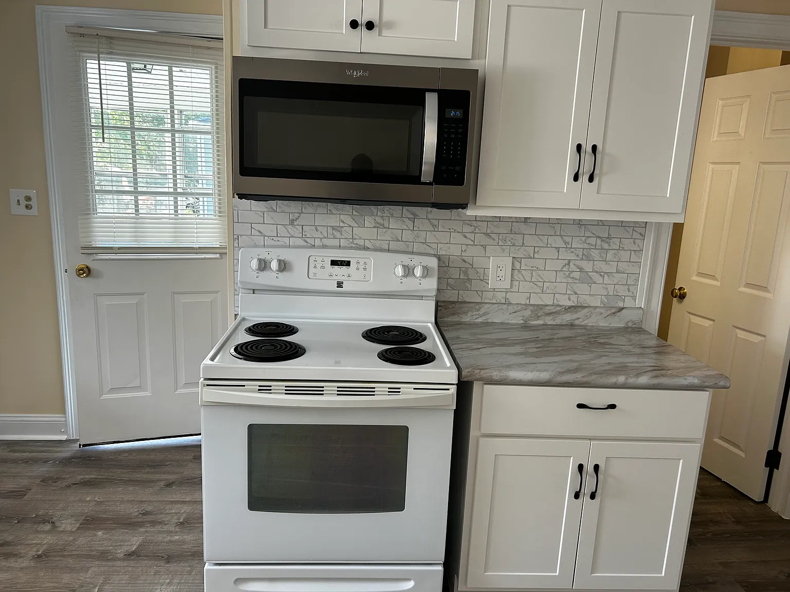 2 bed, 925 sqft, $1,900 — Photo 2
