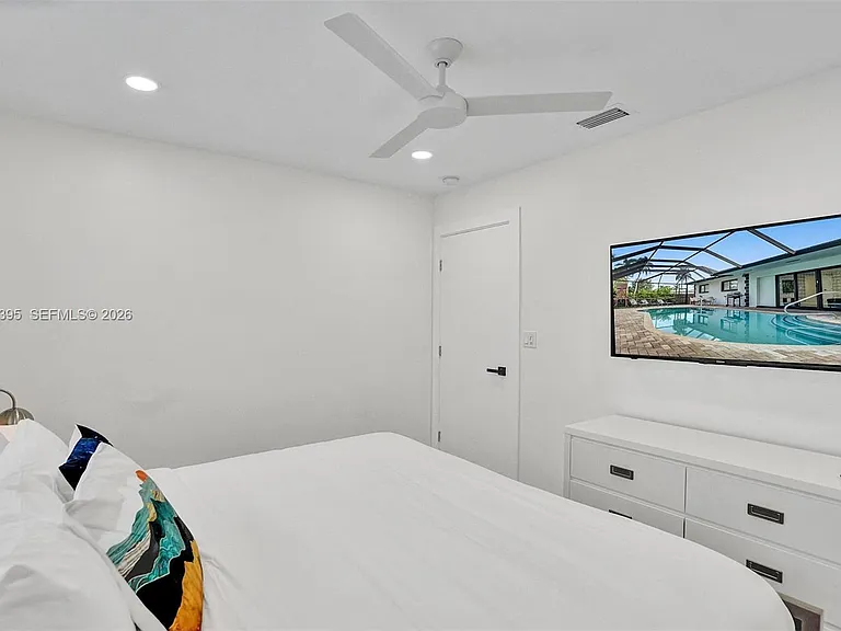 1141 N Northlake Dr — Photo 34