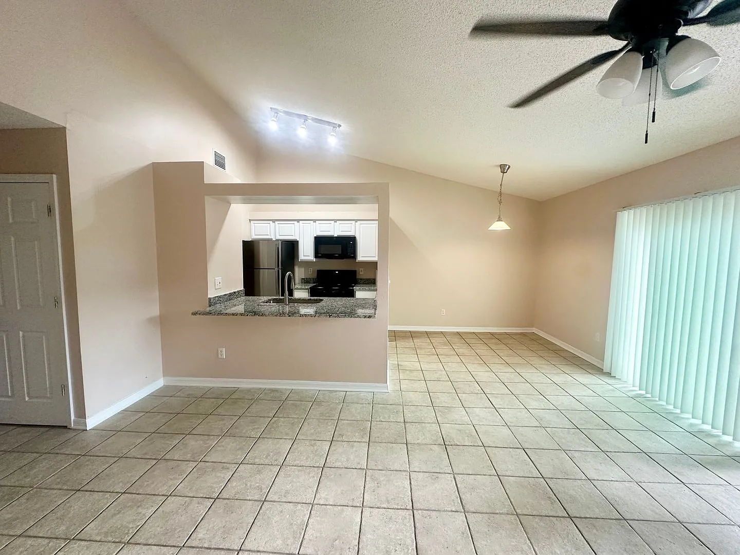 Incredible 3 bed 2 bath home in Apopka — Photo 3