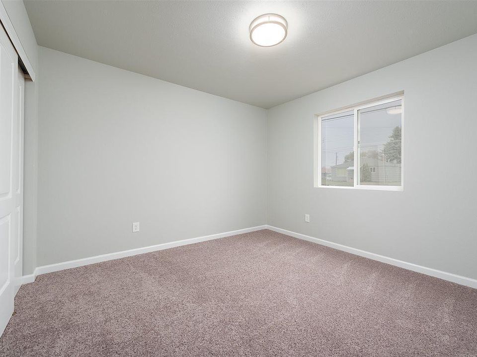2nd image of 33 Date Ave