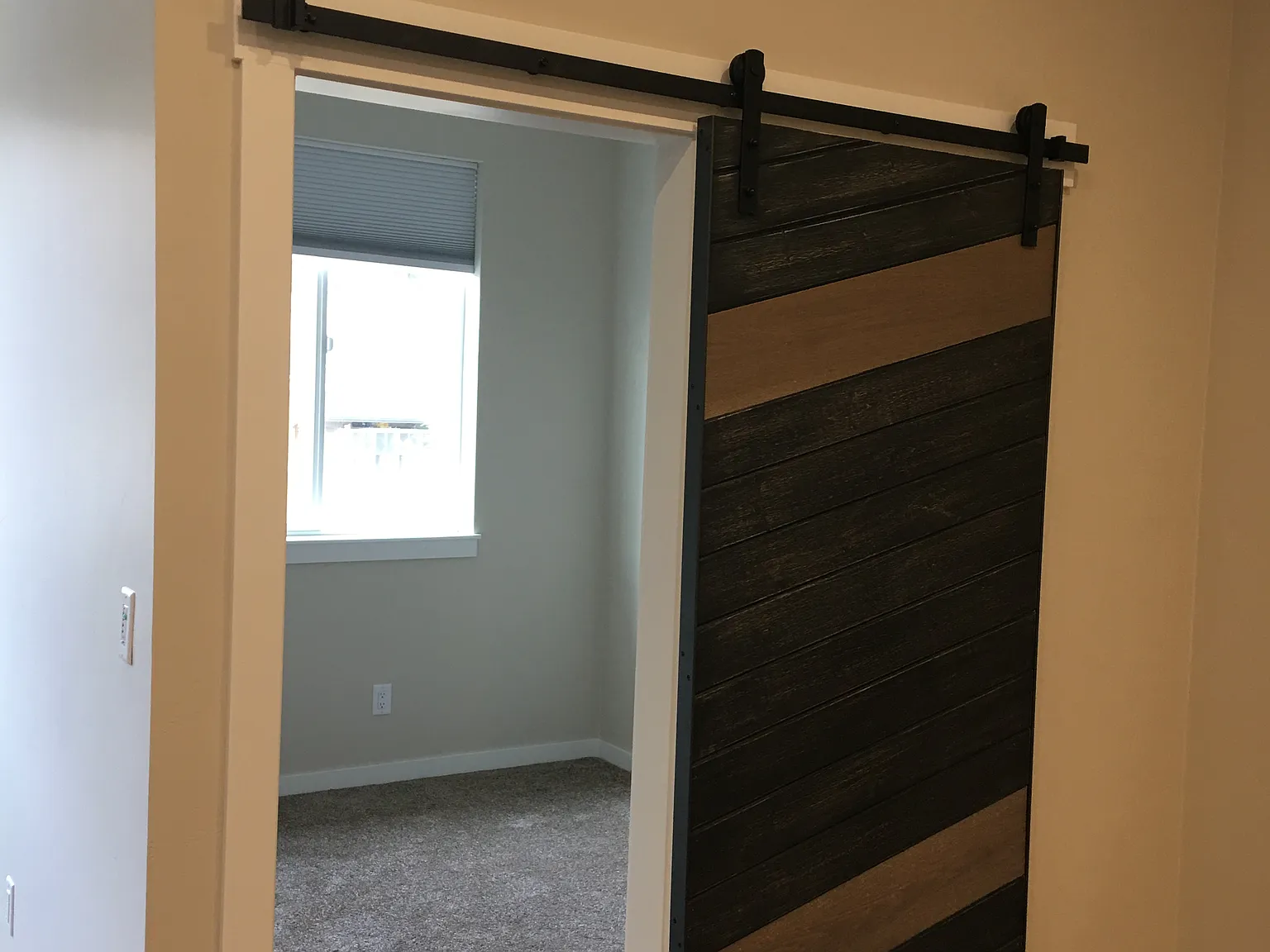 2 bed, 1045 sqft, $3,000 — Photo 2