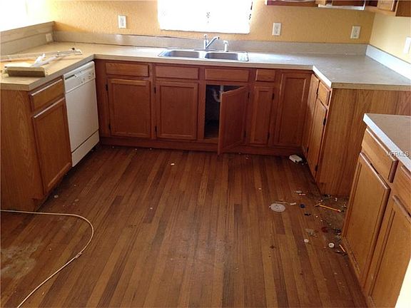 4th image of 1419 Montrose Ave
