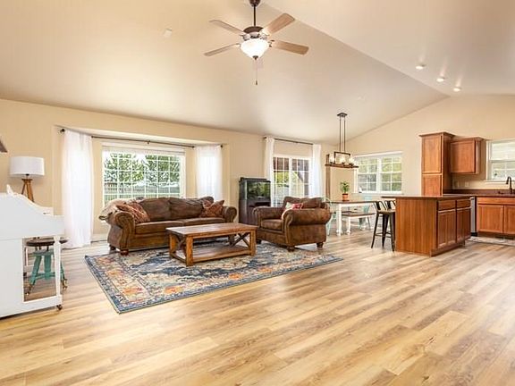 2nd image of 6648 Cove Creek Dr