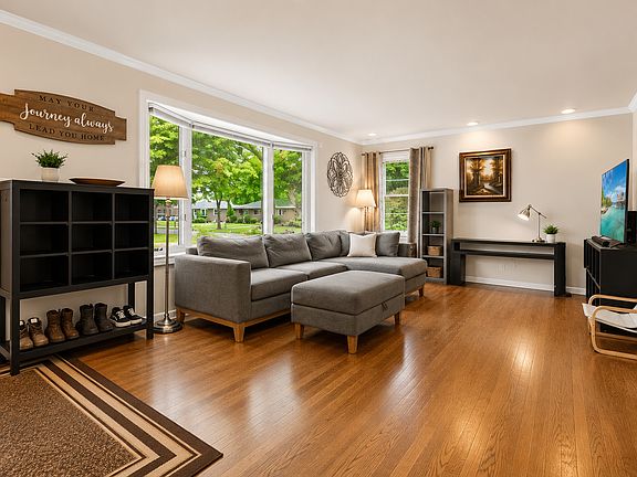 3rd image of 215 E Bryn Mawr Ave