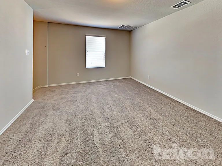 5202 Everett Loop — Photo 19