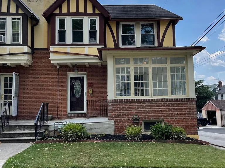306 W Freedley St — Photo 1