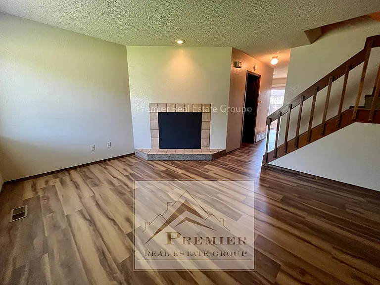 2158 Baltimore Cir — Photo 3