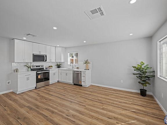 3rd image of 365 W Heil Ave