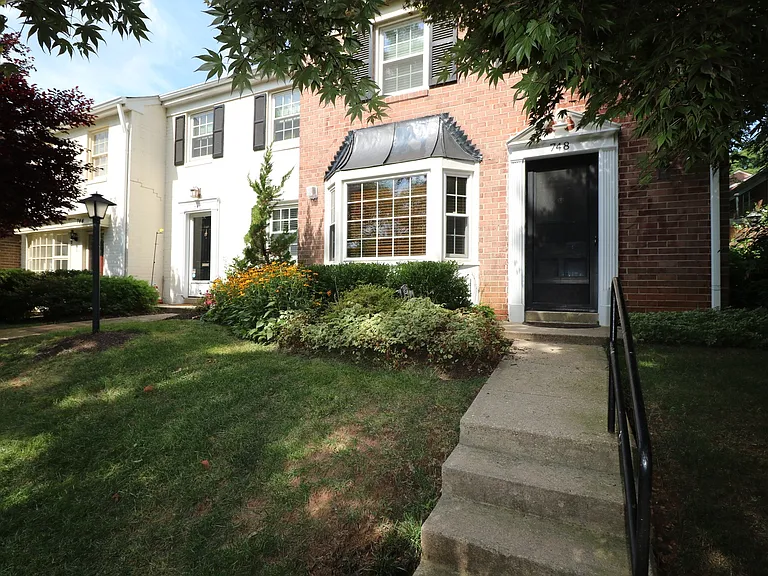 748 Azalea Dr — Photo 25