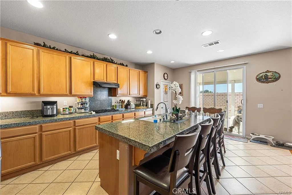 4 bed, 2728 sqft, $4,000 — Photo 4