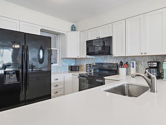 4th image of 480 Gulf Shore Dr Unit 205
