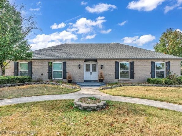 2210 S 68th St, Fort Smith, AR 72903